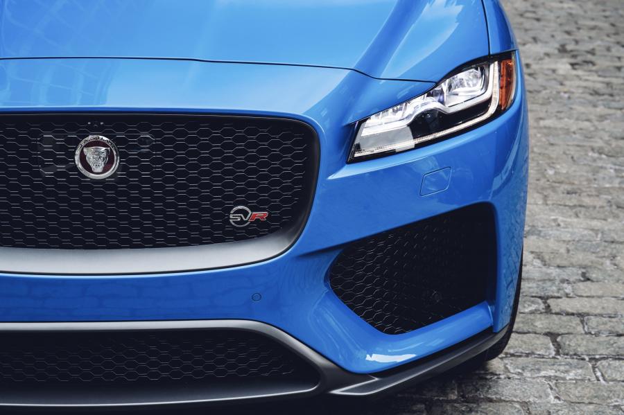 Детали экстерьера Jaguar F-Pace SVR 2018 года  (NA) (фото 8 из 40)
